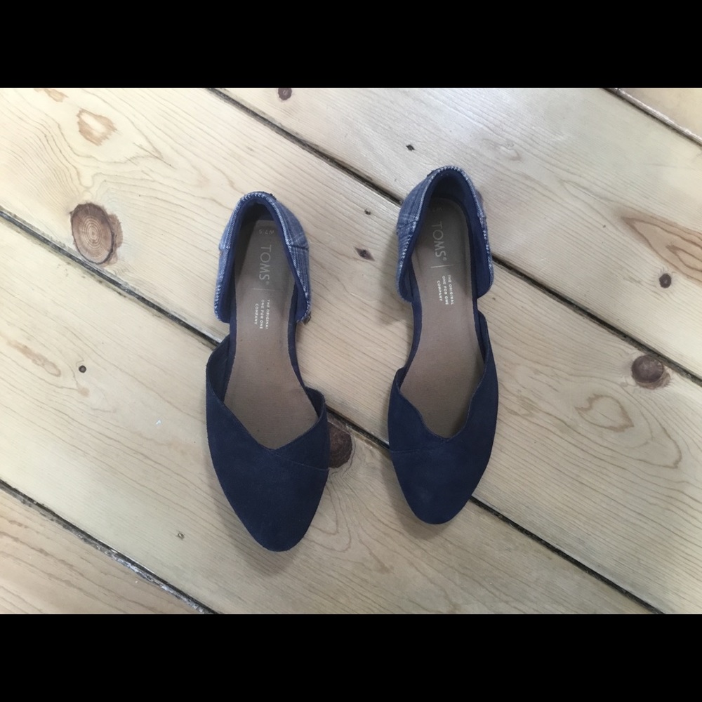 Toms navy colored shoes